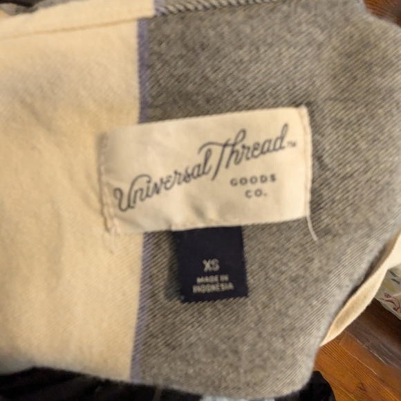 Universal thread plaid shirt - Picture 2 of 5